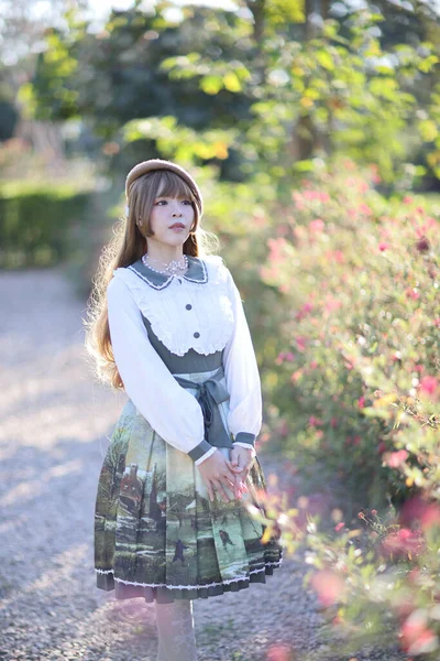 Une Belle Femme Robe Lolita Fond Jardin Portrait Mode Rue — Photo