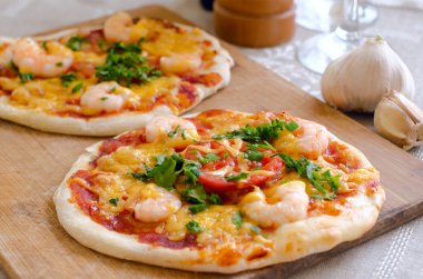 Deniz ürünleri mini pizza