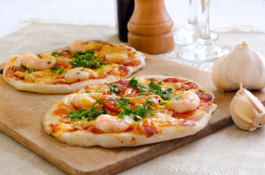 Deniz ürünleri mini pizza