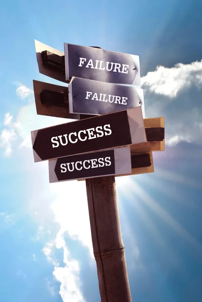 Två vägmärken med ord framgång och misslyckande — Stockfoto