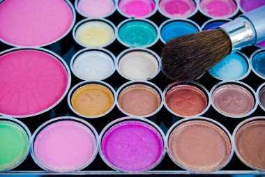 Makyaj fırçaları ve makyaj göz gölgeler