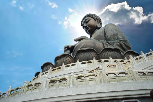 Riesenbuddha auf Lotusl sitzend. hong kong — Stockfoto