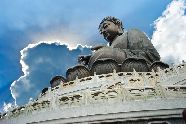Giant Budda siedzący na lotusl. hong kong — Zdjęcie stockowe