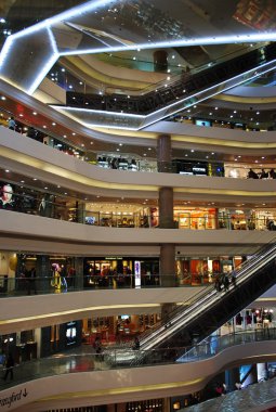 Hong Kong dünyanın en uzun yürüyen merdiven