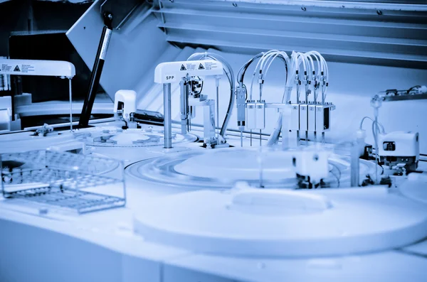 Chromatograph in laboratory — Stock Photo, Image