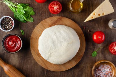 Pizza pişirme, adım adım, üst görünüm, seri 1 / 5
