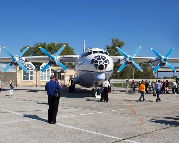 Antonow an-12 — Stockfoto