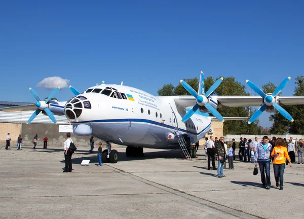 Antonow an-12 — Stockfoto