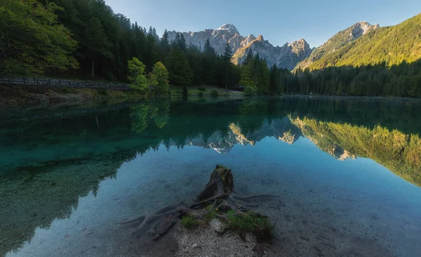 Early Autumn Morning Fusine Lake Amazing Sunny Day Mountain Lake — Stock Photo, Image