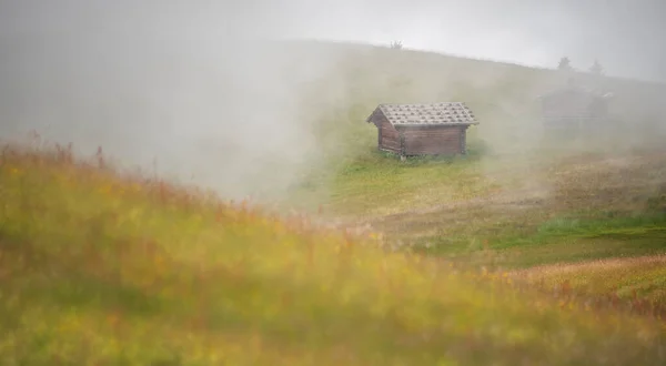Misty Dag Het Dolomieten Gebergte Italië Een Bewolkte Dag — Stockfoto