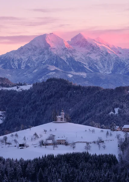 Beautiful Winter Morning Fresh Snow Vivid Sunrise Colors —  Fotos de Stock
