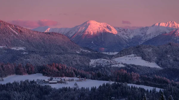 Beautiful Winter Morning Fresh Snow Vivid Sunrise Colors — 图库照片