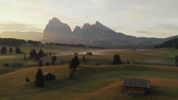 Aerial Video Sunrise Dolomites Mountains Beautiful Morning Seiser Alm Plateau — Video Stock