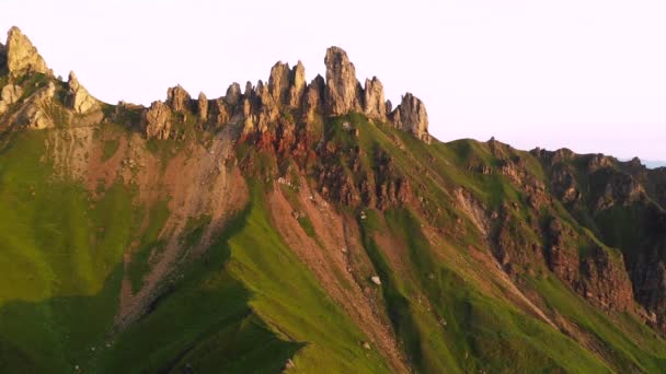 Aerial Video Sunrise Dolomites Mountains Beautiful Morning Seiser Alm Plateau — Wideo stockowe