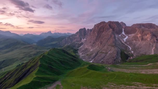 Aerial Video Sunrise Dolomites Mountains Beautiful Morning Seiser Alm Plateau — Vídeo de Stock