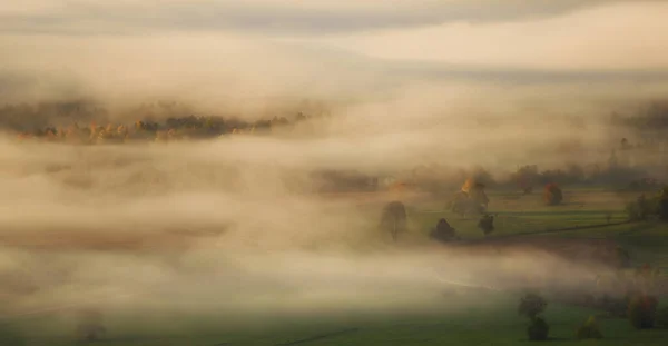 Misty Manhã Outono Campo Eslovénia — Fotografia de Stock