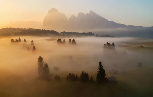 Mlhavý Východ Slunce Dolomitských Horách — Stock fotografie