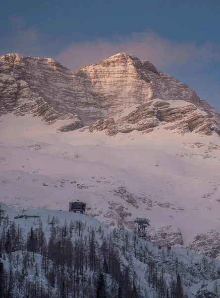 意大利阿尔卑斯山中的雪山 — 图库照片