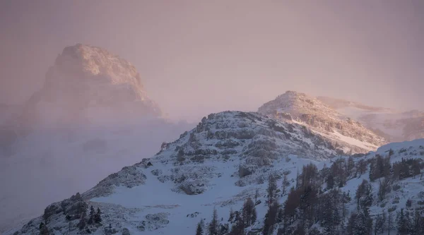 Montagnes Enneigées Dans Les Alpes Italiennes — Photo