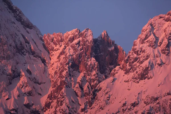 Majestosos Picos Montanha Sol Manhã — Fotografia de Stock