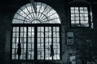 Kilisedeki eski pencere mimarisi