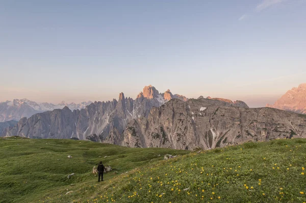 Berg Panorama Dolomiterna Vid Soluppgången Med Moln Fotografiet Visar Tre — Stockfoto