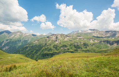 Grossglockner 'ın Avusturya dağlarındaki Alp yolu.. 