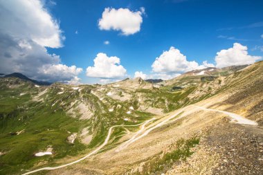 Grossglockner 'ın Avusturya dağlarındaki Alp yolu.. 