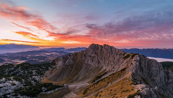 Nascer Sol Escuro Vívido Nas Montanhas — Fotografia de Stock