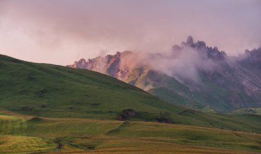 Seiser Sadm dramatik ve kasvetli bir sabahta