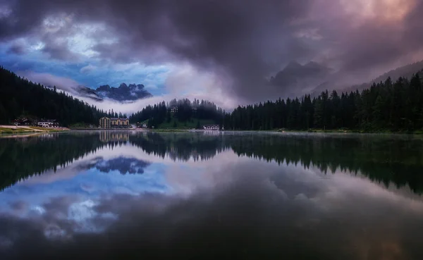 Lago Misurina Uma Manhã Escura Sombria — Fotografia de Stock