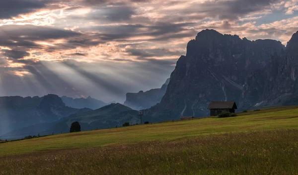 Vakantiehuisjes Alpe Siusi Bij Zonsopgang Dolomieten — Stockfoto