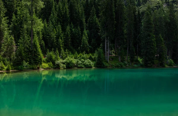 Pragser See Den Dolomiten Der Sommersaison — Stockfoto
