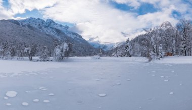 Jasna Gölü Kış gününde
