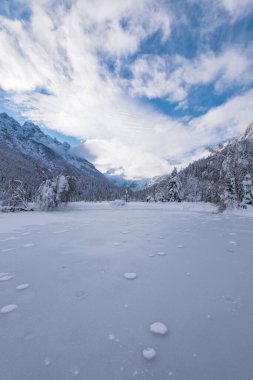 Jasna Gölü Kış gününde