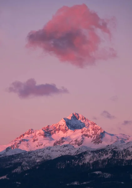 Kışın Triglav Dağının Üzerinde Gün Doğumu — Stok fotoğraf