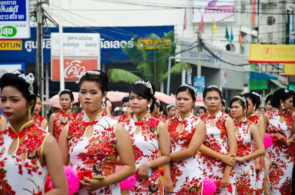 Thailändska kinesiska munkar parad. — Stockfoto