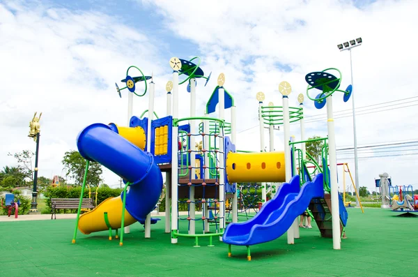 Parque infantil colorido — Fotografia de Stock