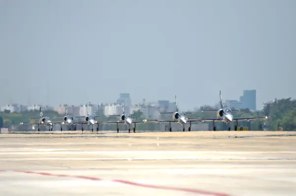 Breitling jet team pod královskou sky — Stock fotografie