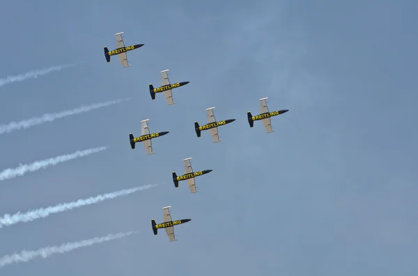 Breitling Jet Team sob o céu real — Fotografia de Stock