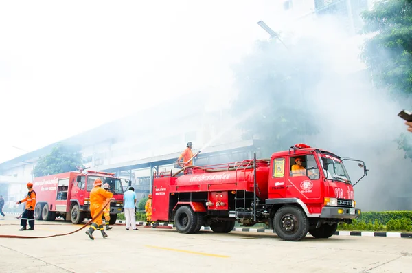 Practicing fire protection plan — Stock Photo, Image