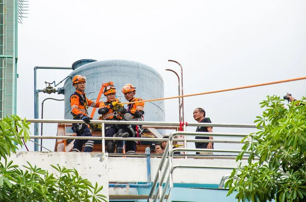 Practicing fire protection plan — Stock Photo, Image