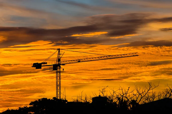 Guindastes de construção industrial . — Fotografia de Stock