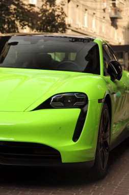 Kiev, Ukrayna - 19 Haziran 2021: Matte Porsche Taycan Turbo S limon rengi