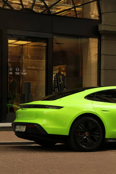 เครน นายน 2021 Matte Porsche Taylorcan Turbo Lime Color City — ภาพถ่ายสต็อก