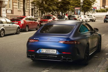 Kiev, Ukrayna - 12 Haziran 2021: Mavi Mercedes-Benz GT 63 AMG