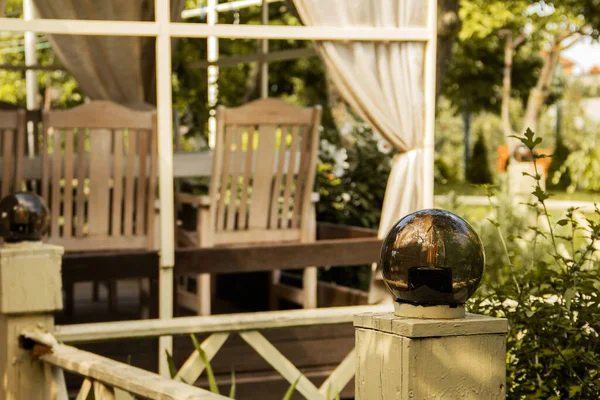 Gazebo Blanco Madera Jardín Verano Muebles Jardín Blancos Descanso Relajación — Foto de Stock