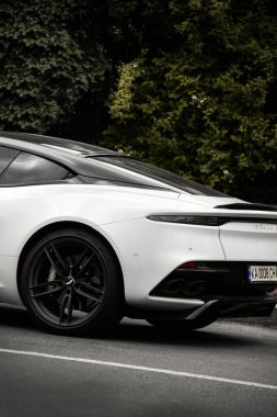 Kiev, Ukrayna - 12 Haziran 2021: Beyaz İngiliz süper arabası Aston Martin DBS Superleggera