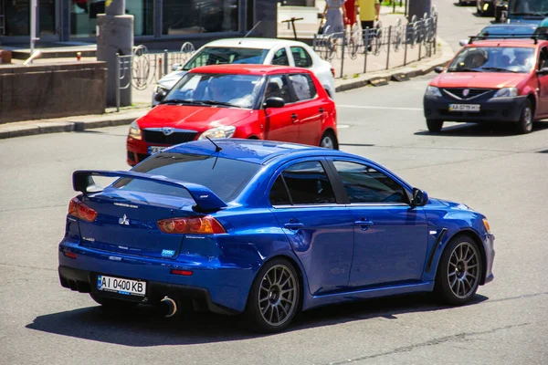 Kiev Ucrânia Junho 2021 Blue Mitsubishi Lancer Evolution Cidade — Fotografia de Stock