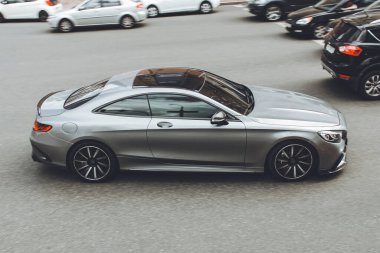 Kiev, Ukrayna - 12 Haziran 2021: Lüks Mercedes-Benz S63 Coupe AMG Brabus